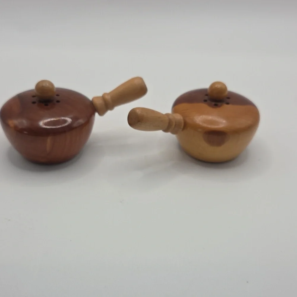 Salt and Pepper Shakers Springdield Ky Wooden